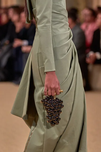 Look 17